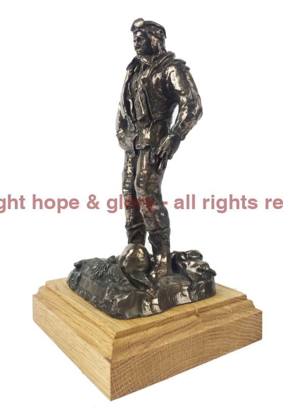 RAF World War 2 Fighter Pilot Bronze Statue - Image 3